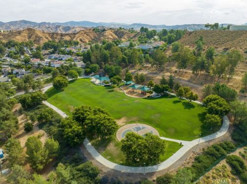22114 Pamplico Dr, Santa Clarita CA  91350-2186 exterior