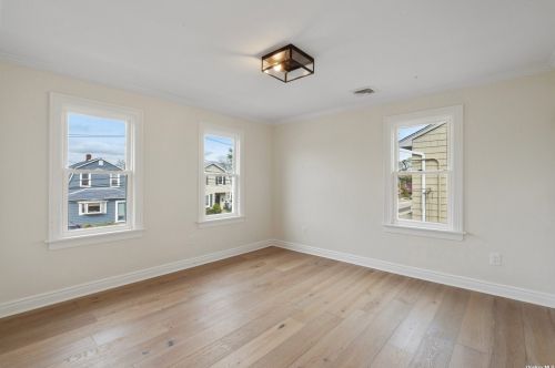 3 Baylis Pl, Lynbrook NY  11563-4203 exterior