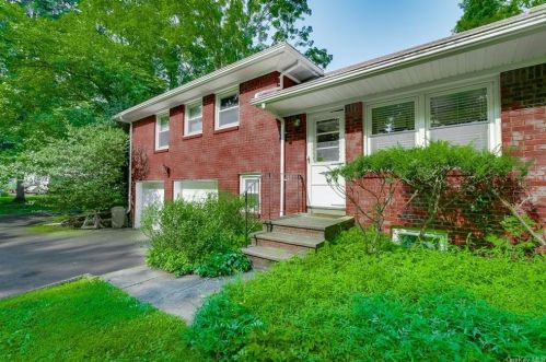 122 Spook Rock Rd, Airmont NY  10901-3008 exterior