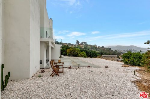 2411 Topanga Canyon Blvd, Topanga, CA 90290-4314