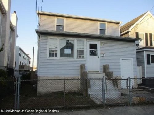 72 4th St, Monmouth Hills, NJ 07732-1637