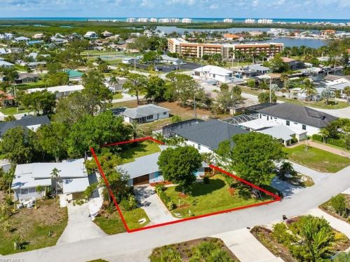 174 2nd St, Bonita Springs, FL 34134-7360