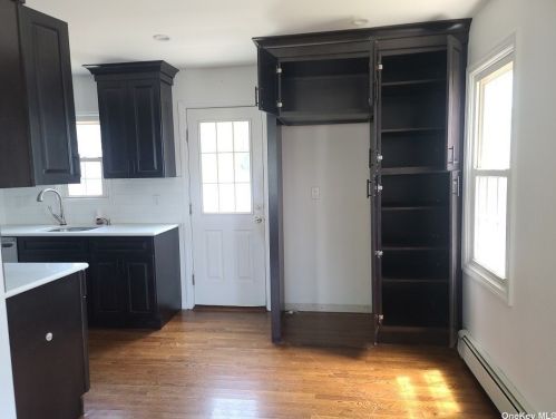 4 Iram Pl, Bethpage NY  11714-2832 exterior