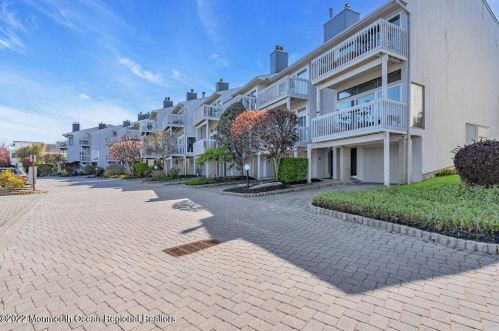 1 Portland Rd, Monmouth Hills, NJ 07732-1956
