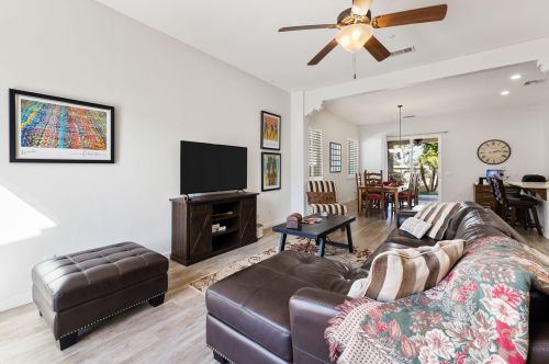52090 Avenida Mendoza, La Quinta CA  92253-3296 exterior