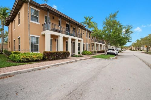 1230 147th Ter, Hollywood, FL 33027-6183