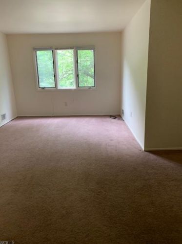 87 Continental Rd, Greystone Park, NJ 07950-1280