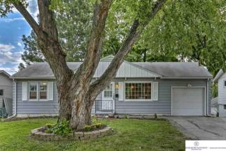 4933 77 Ave, Omaha NE  68114-3054 exterior