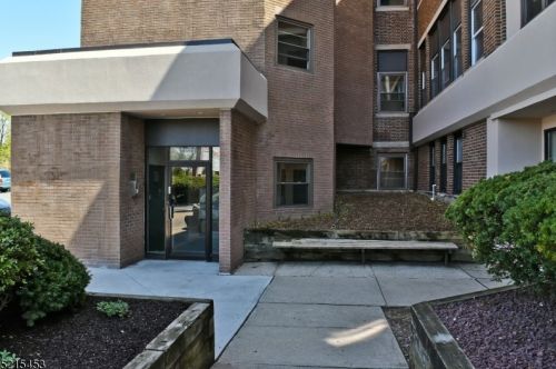 124 Main St, Parsippany NJ  07834-2100 exterior