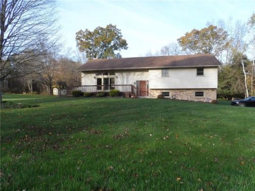 18681 Hickory Dr, Saegertown, PA 16433-4443