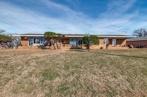 2101 Flemming Dr, Fort Worth, TX 76112-7943