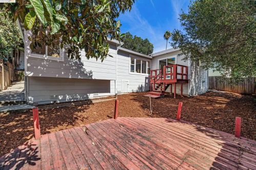 8437 Golf Links Rd, Oakland CA  94605-4118 exterior
