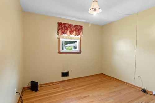25 Sandy Hollow Dr, Waterford, CT 06385-2015