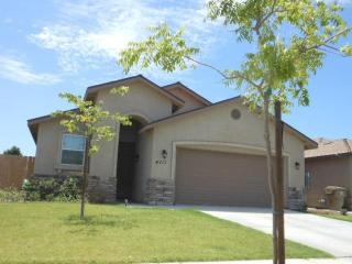 4711 Ryzona Dr, Bakersfield, CA 93313-9350