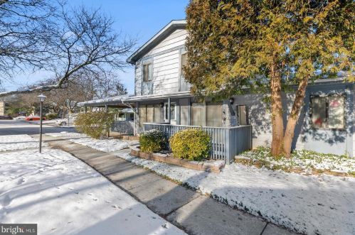 16 Maplewood Ct, West Deptford, NJ 08066-2404