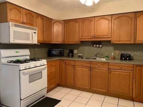 9805 Lily St, Pinellas Park, FL 33782-3517