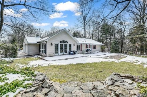 85 Akers Ave, Montvale, NJ 07645-2005