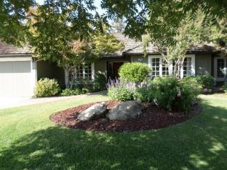 6768 Rafael Ave, Fresno, CA 93711-0828