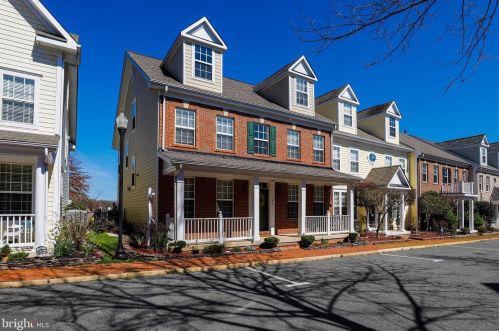 788 Monument Ave, Woodbridge, VA 22191-5426
