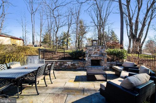 23 Dunminning Rd, Newtown Square PA  19073-1801 exterior