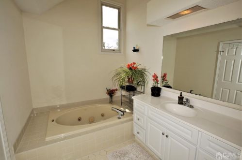 101 Van Liew Ct, East Brunswick NJ  08816-5695 exterior