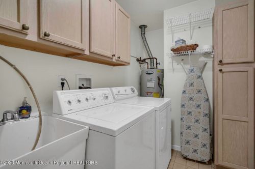 5 Winding River Rd, Lakewood NJ  08701-5734 exterior