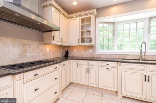10 Devonshires Ct, Blue Bell PA  19422-2560 exterior