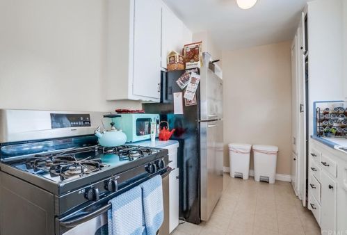 70 Roycroft Ave, Long Beach CA  90814-1822 exterior