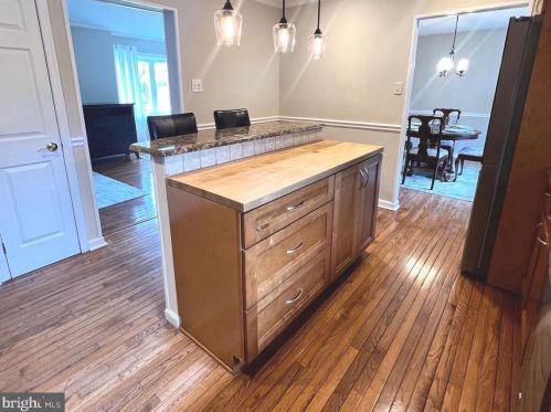 337 Hanby Cir, Boothwyn PA  19061-2319 exterior