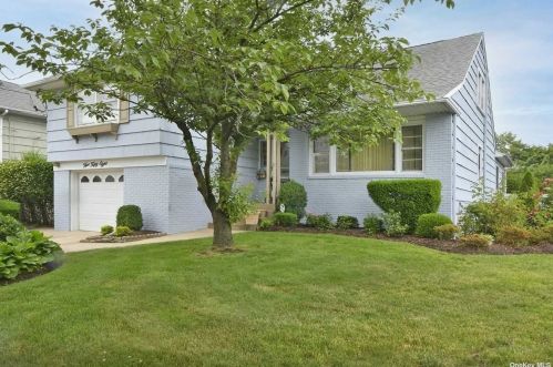 558 Albemarle Pl, Cedarhurst, NY 11516-1004