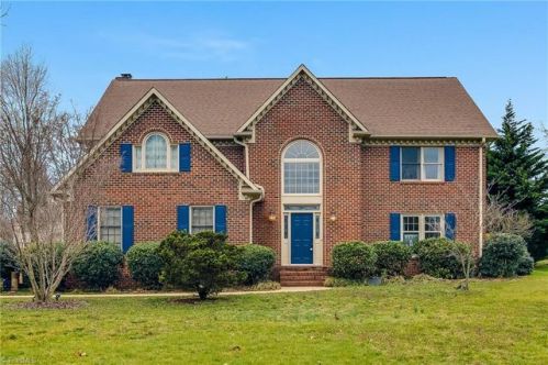 929 Aquaview Dr, Kernersville NC  27284-2378 exterior