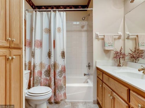 9324 Prestwick Ln, Minneapolis MN 55443-3984 exterior