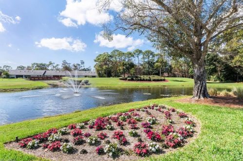 5250 Fox Hollow Dr, Naples FL 34104-4910 exterior