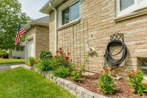 12449 Pilot Dr, Thiensville WI  exterior