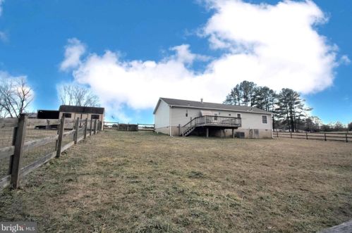 9637 Rapidan Dr, Fredericksburg, VA 22407-1527