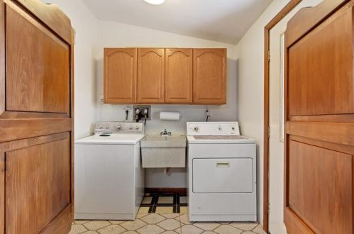 3952 Deervue Dr, Pittsburgh, PA 15227-4510