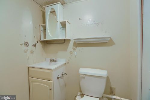 398 Lockwillow Ave, Harrisburg PA  17112-2557 exterior