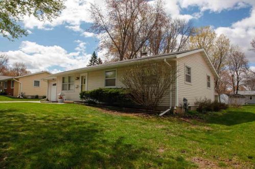 1844 Juniper Dr, Green Bay, WI 54302-2310