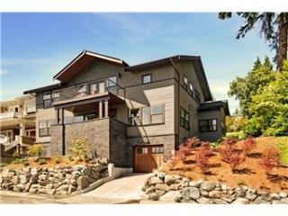 803 32 Ave, Seattle WA  98122-5104 exterior
