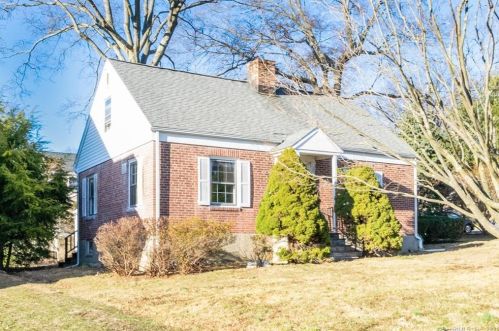 55 Turner Rd, Stamford, CT 06905-3233