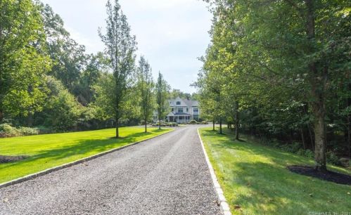 48 Foxwood Rd, Bridgeport, CT 06611-4051