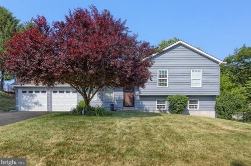5 Ben Hogan Dr, Etters, PA 17319-9453