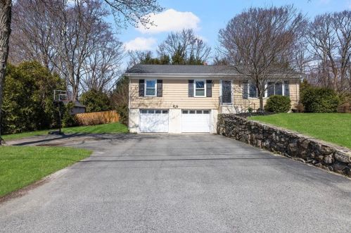 32 Rolling Acres Dr, Cumberland RI  02864-2614 exterior