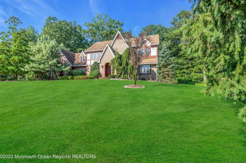 23 Cloverhill Ln, East Freehold, NJ 07728-8118