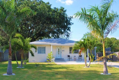 5443 8th Ave, Saint Petersburg, FL 33707-2555