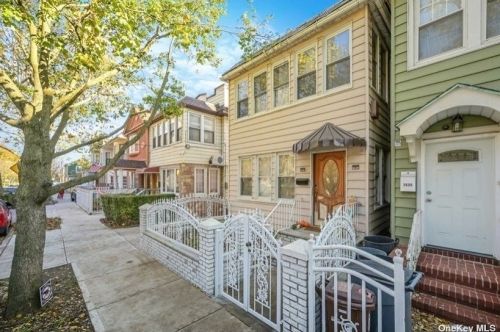 76-38 Park Ln, Jamaica, NY 11421-1029
