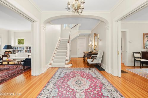 203 Riverside Ave, Riverside CT  06878-2212 exterior