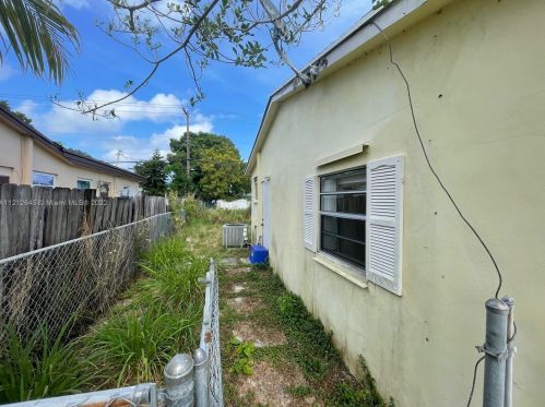 506 8th St, Boynton Beach, FL 33426-3502