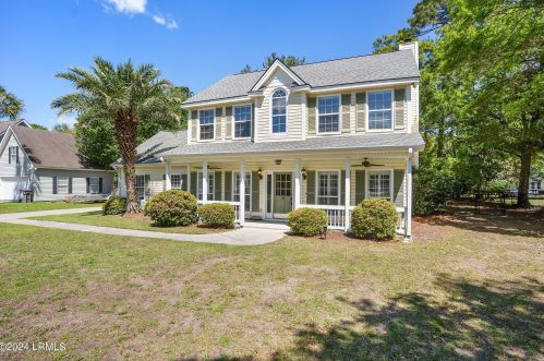 32 Christine Dr, Beaufort, SC 29907-2262