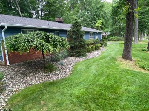 31 Glencove Rd, Greystone Park, NJ 07950-3147